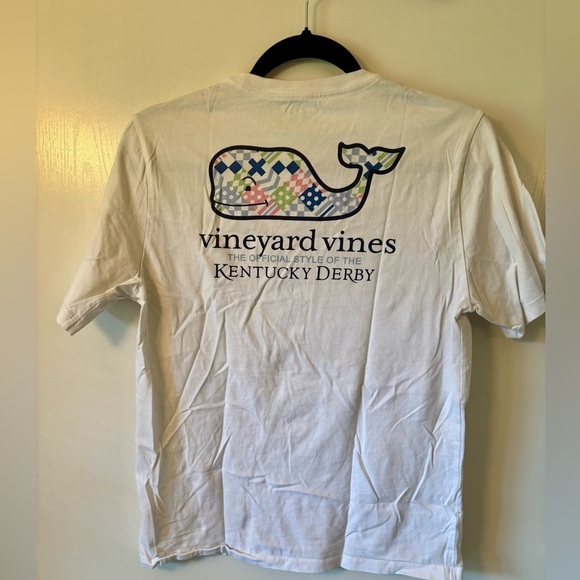 Vineyard Vines White Kentucky Derby 145 Patchwork Pocket T-Shirt Boy’s Size XL - Picture 2 of 5